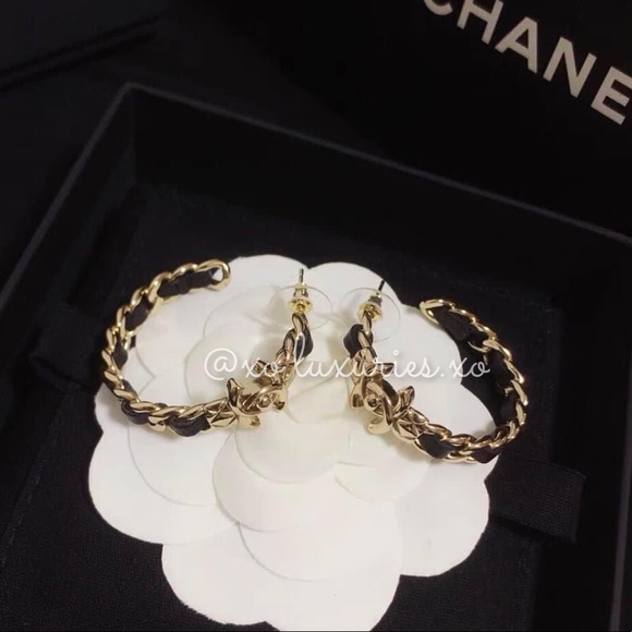 Authentic CHANEL New RECEIPT Turnlock Gold leather black hoop earrings rare GHW - Picture 6 of 10